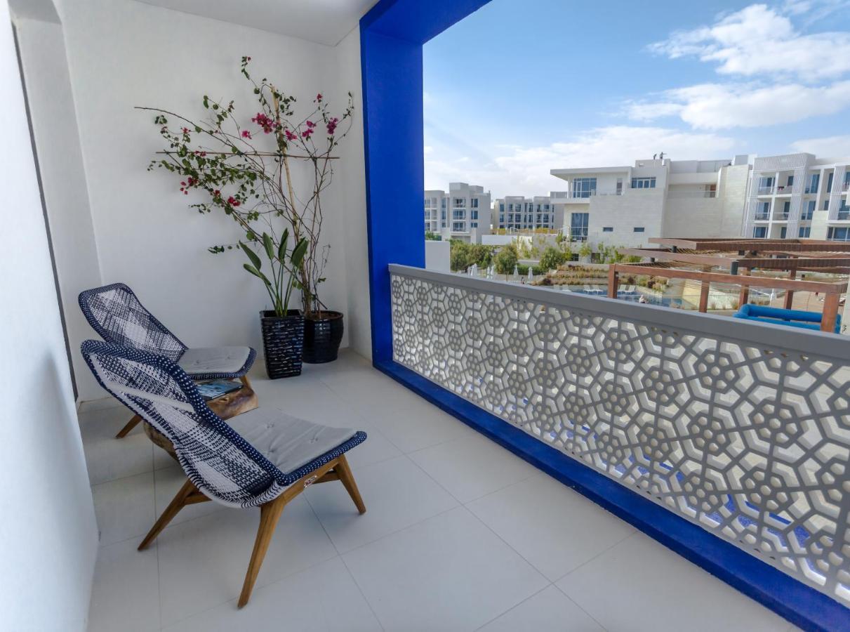 Cloud 7 Residences Ayla Aqaba Exterior photo A balcony