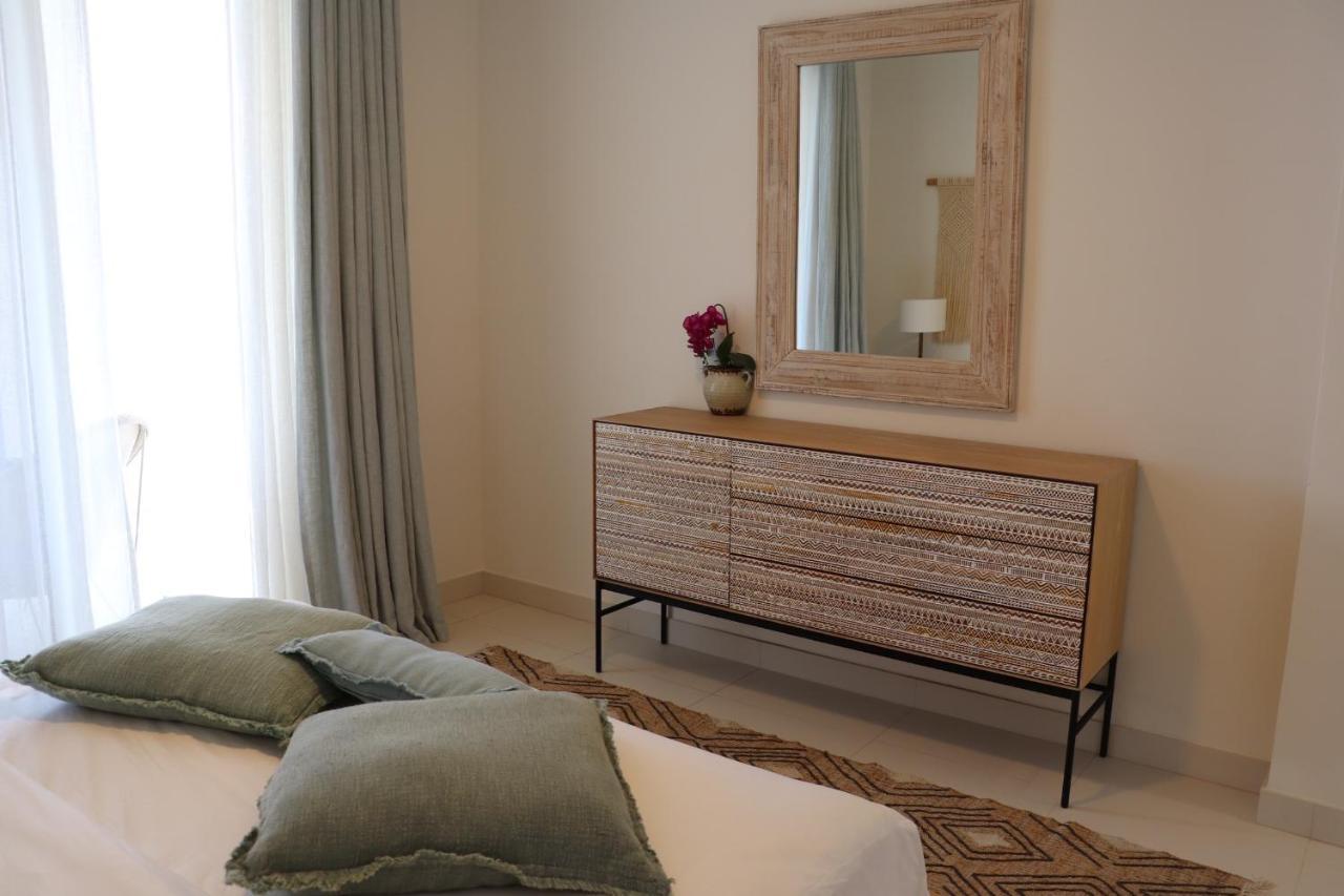 Cloud 7 Residences Ayla Aqaba Exterior photo A modern dresser