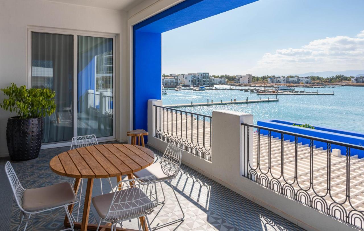 Cloud 7 Residences Ayla Aqaba Exterior photo A balcony