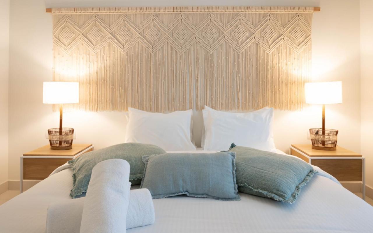 Cloud 7 Residences Ayla Aqaba Exterior photo A bed with a headboard