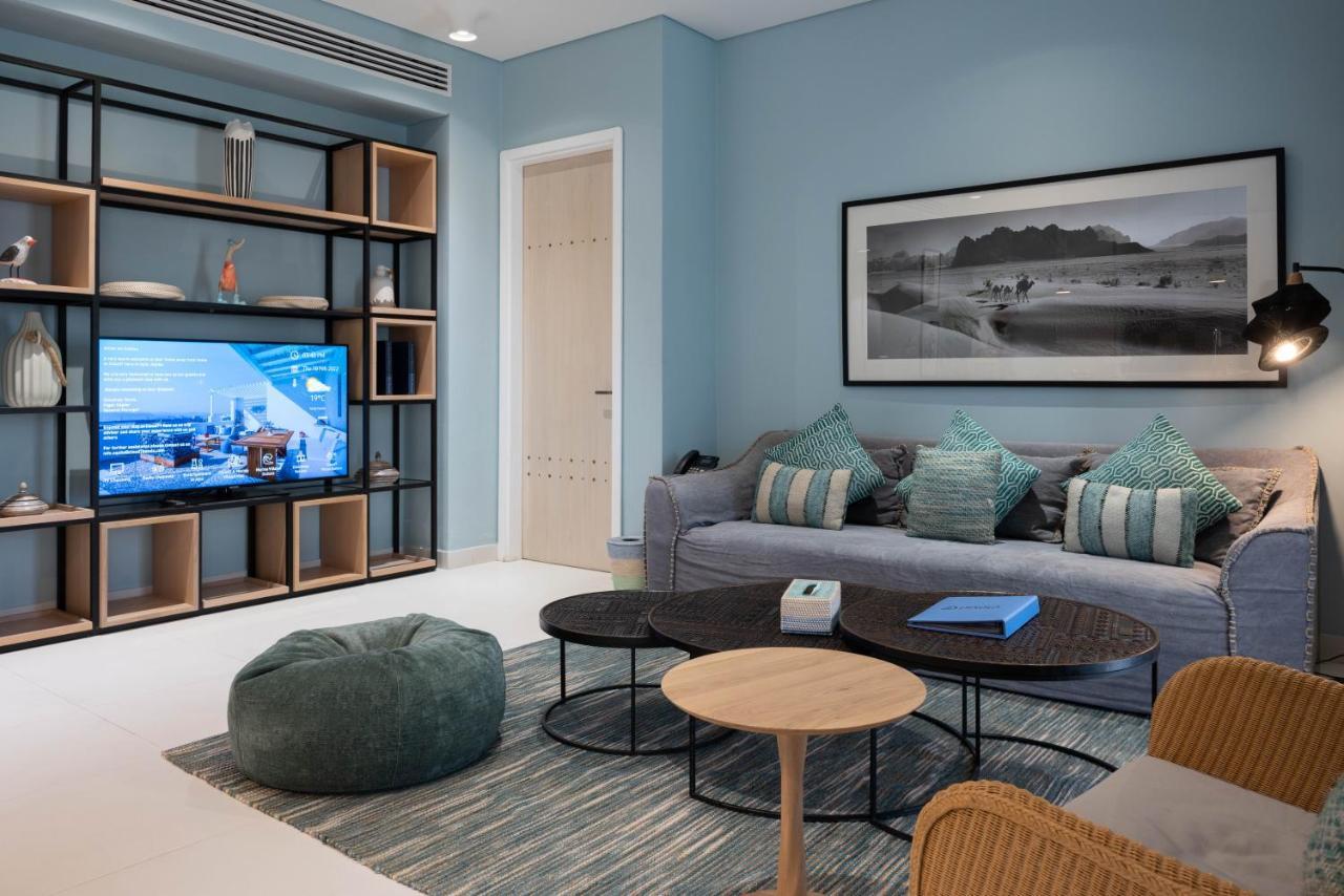 Cloud 7 Residences Ayla Aqaba Exterior photo A living room